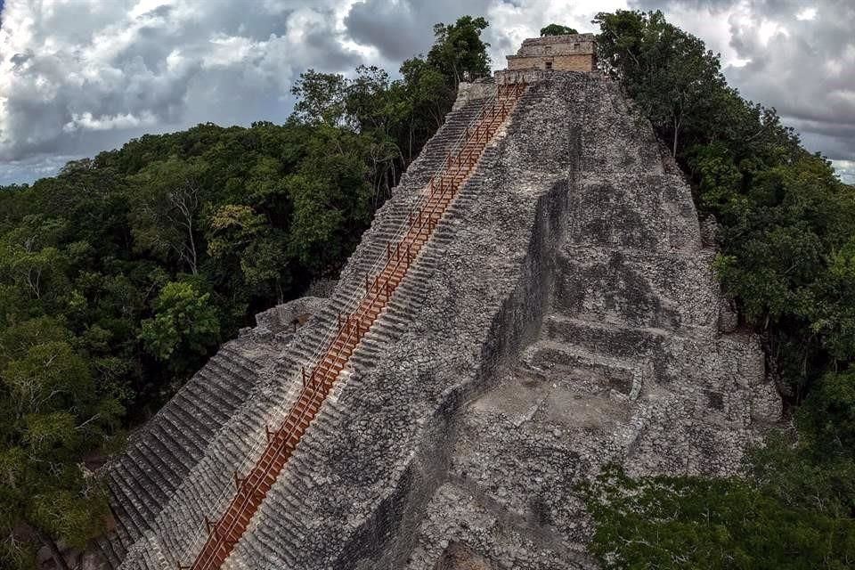 Cobá y cenote